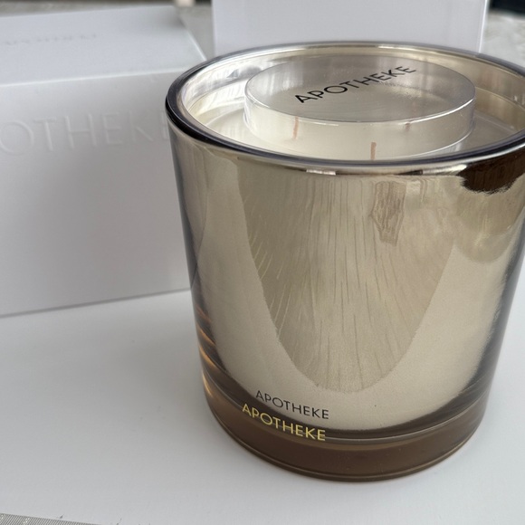 NEW Apotheke Firewood Scented Candle 26 oz 761 g - Picture 2 of 3